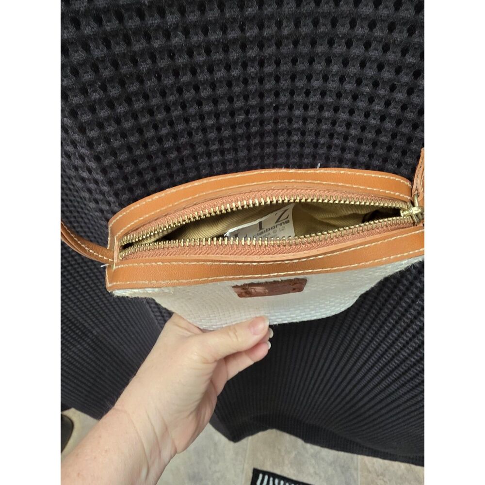 Liz Claiborne woven crossbody purse - Picture 6 of 8